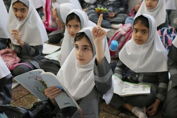 فرماندار خرمدره: همراهی با نهاد تعلیم و تربیت، وظیفه همه دستگاه‌های اجرایی است