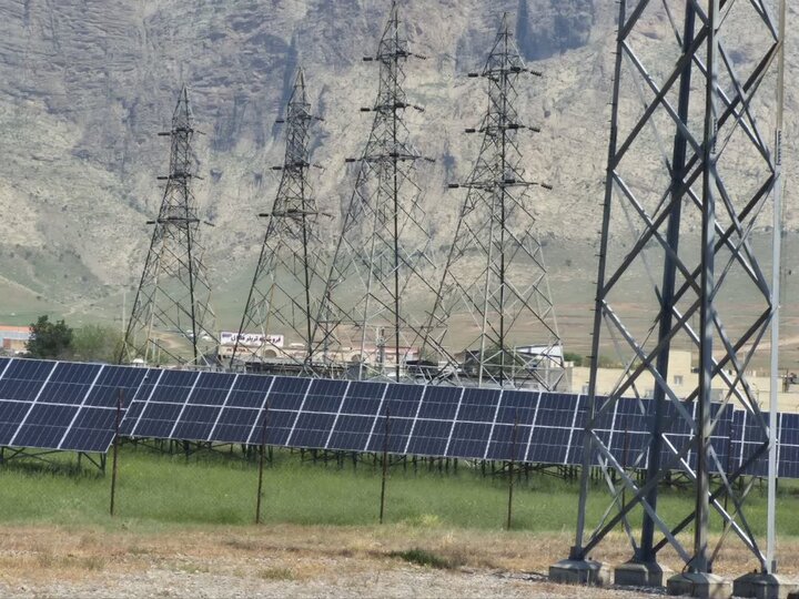 افتتاح اولین نیروگاه خورشیدی مستقر در زمین‌های پست برق ایران در کرمانشاه 