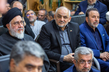 محسن حاجی میرزایی رییس دفتر رییس جمهور پزشکیان در مراسم چهلم شهادت دکتر علی لاریجانی - حرم حضرت فاطمه معصومه(س)