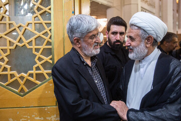 حجت الاسلام ذوالنوری نماینده مجلس شورای اسلامی و علی مطهری در مراسم چهلم شهادت دکتر علی لاریجانی - حرم حضرت فاطمه معصومه(س)