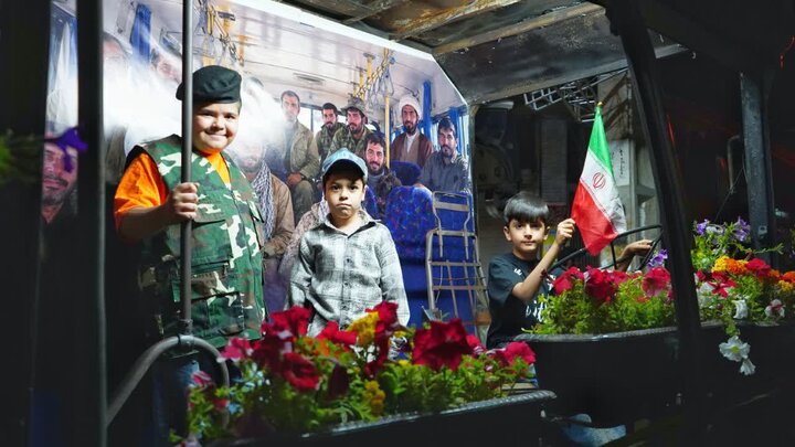 از خاکستر شدن تا نماد؛ اتوبوس سوخته رفسنجان در میدان شهید سلیمانی جان گرفت