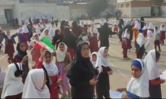 معلمان؛ نگهبانان نور در حصار بیامان جنگ