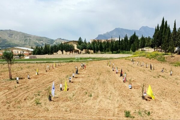 آیین احداث باغ شهدای جنگ دانشگاه آزاد اسلامی لرستان برگزار شد