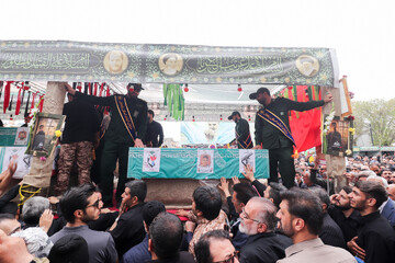 تشییع پیکر مطهر ۱۴ شهید مهمات خنثی نشده جنگ رمضان - زنجان
