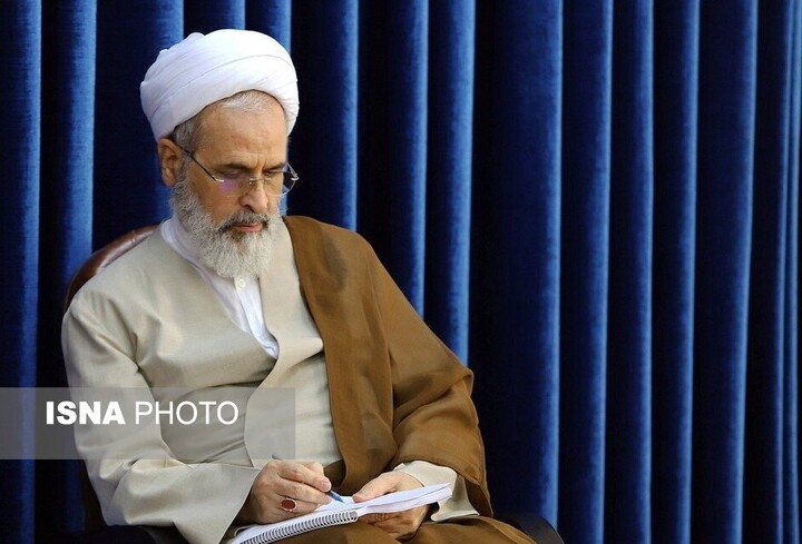تقدیر آیت‌الله اعرافی از نقش‌آفرینی معلمان در ایام جنگ تحمیلی سوم