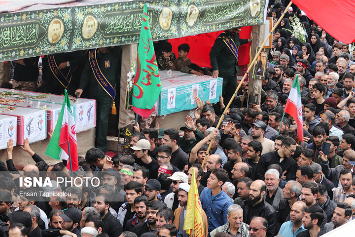 وداع باشکوه زنجانی‌ها با ۱۴ شهید گردان تخریب