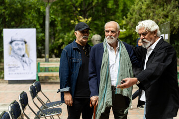 آیدین آغداشلو، نقاش در مراسم وداع با پیکر علی خسروی طراح گرافیک و نقاش