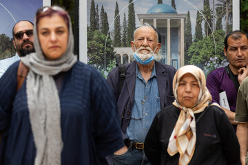 اکبر نیکان‌پور، نقاش در مراسم وداع با پیکر علی خسروی طراح گرافیک و نقاش