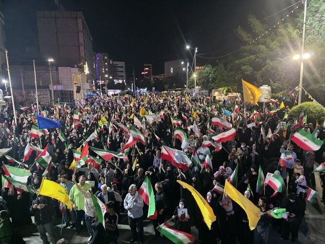 شب‌های حضور مردمی به عدد ۶۴ رسید/ از فریاد اتحاد تا دست‌نوشته‌های خاص