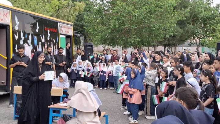 ۱۶۸ نوآموز قرچکی از نمایش «اتوبوس میناب» استقبال کردند