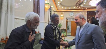 استقبال سفیر ایران در عراق از خانواده شهدای میناب