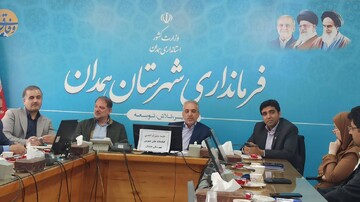پیشنهاد تبدیل خودروهای فرسوده شهرداری همدان به کتابخانه سیار