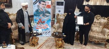 دیدار نماینده ولی فقیه در سپاه پاسداران انقلاب اسلامی با خانواده شهید تنگسیری