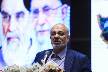 سخنرانی علیرضا منادی ، رئیس کمیسیون آموزش و تحقیقات مجلس شورای اسلامی در مراسم «سپاس معلم»، تجلیل از معلمان کرمان