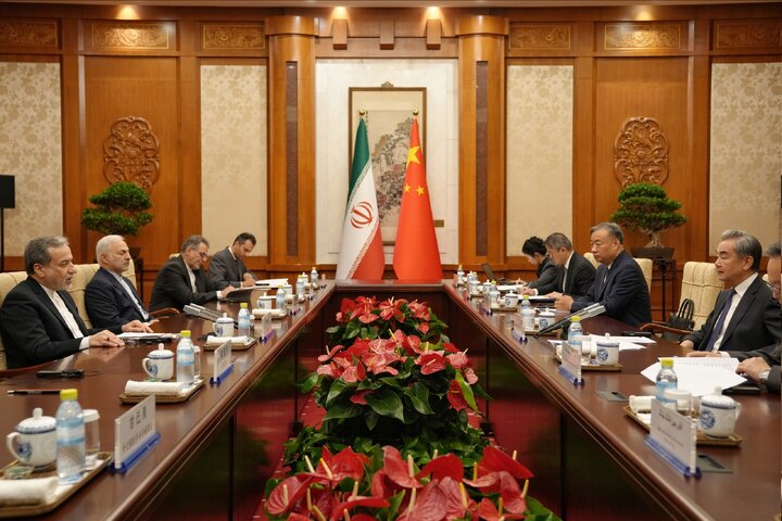 وزیر خارجه چین: جنگ آمریکا و اسرائیل علیه ایران نامشروع و غیرقانونی است