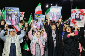 اجتماع فرهنگیان و دانش آموزان و مراسم وداع با شهید مصطفی عظیمی - همدان