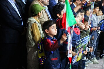 گرامیداشت  معلمان و دانش آموزان شهید مینابی در اجتماع فرهنگیان و دانش آموزان - همدان 