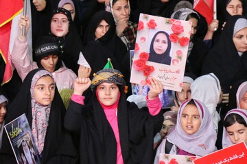 گرامیداشت  معلمان و دانش آموزان شهید مینابی در اجتماع فرهنگیان و دانش آموزان - همدان 