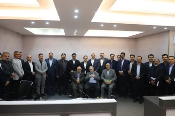 همدلی صنعتگران در قم با مشارکت ۱۶۲ میلیارد ریالی برای بازسازی واحدهای آسیب‌دیده جنگ رمضان