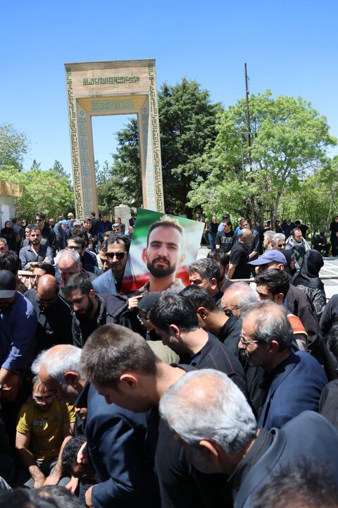 تشییع پیکر شهید جنگ رمضان در همدان