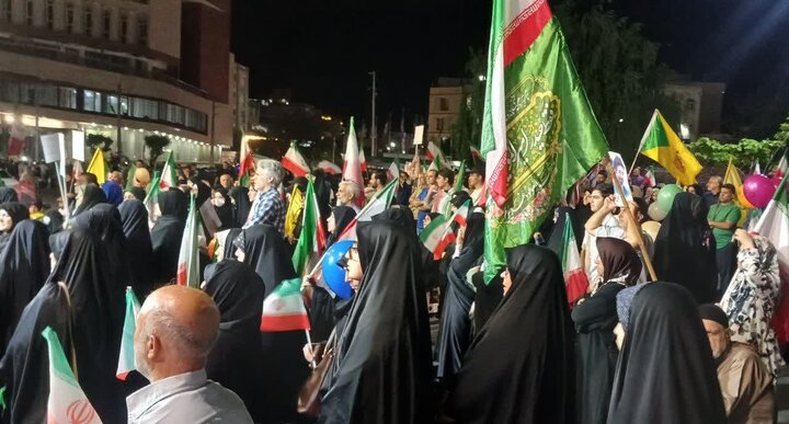 اصحاب رسانه با قلم و دوربین در خط مقدم مقابله با جنگ روانی دشمن هستند
