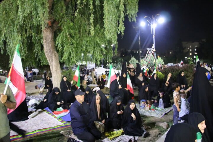 اجتماع پرشور رسانهها در میان غرفههای جهادی و فرهنگی