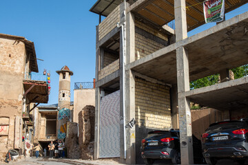 «ساخت غیر مجاز در مجاورت مسجد در بافت »درروستای گردشگری قلات - شیراز
