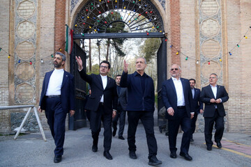 بازدید سرزده رییس جمهور از بخش های آسیب از جنگ مجموعه سعدآباد