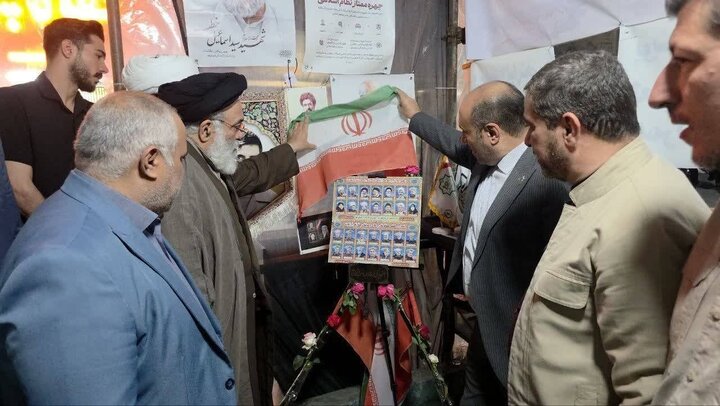 از رونمایی تابلوهای شهدای روحانی تا طنین «لبیک یا خامنه‌ای»