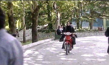 سکانس «موتورسواری بهاره افشاری» و ماجرای یک مصوبه‌ نابالغ