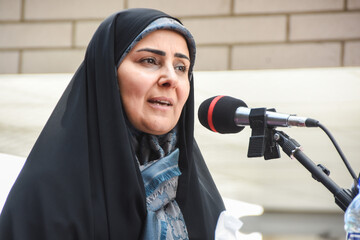 سخنرانی فرزانه صادق در آیین افتتاح ۲۹۴۹ واحد نهضت ملی مسکن در سفر وزیر راه و شهرسازی به سمنان
