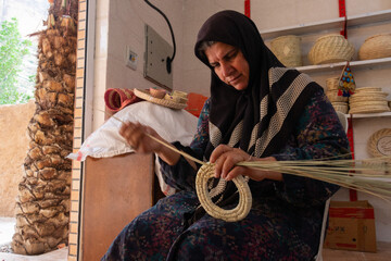 زنان روستای پامنار با هنر سنتی «کپوبافی» نقش مهمی در حفظ فرهنگ بومی منطقه دارند.
کپوبافی در پامنار با استفاده از گیاهان محلی انجام می‌شود و از مهم‌ترین صنایع‌دستی منطقه شهیون به شمار می‌رود.