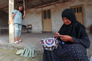 زنان روستای پامنار با هنر سنتی «کپوبافی» نقش مهمی در حفظ فرهنگ بومی منطقه دارند.
کپوبافی در پامنار با استفاده از گیاهان محلی انجام می‌شود و از مهم‌ترین صنایع‌دستی منطقه شهیون به شمار می‌رود.