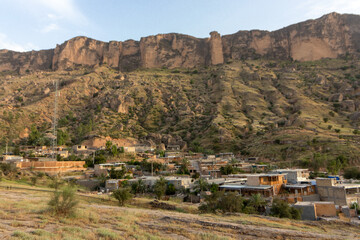 روستای پامنار در ۲۵ کیلومتری شهر دزفول و در منطقه تاریخی شهیون، در حاشیه دریاچه سد دز و میان رشته‌کوه‌های زاگرس قرار دارد؛ روستایی با طبیعت بکر، پیشینه تاریخی و فرهنگ بومی که امروز به یکی از متفاوت‌ترین مقاصد گردشگری طبیعی جنوب کشور تبدیل شده است