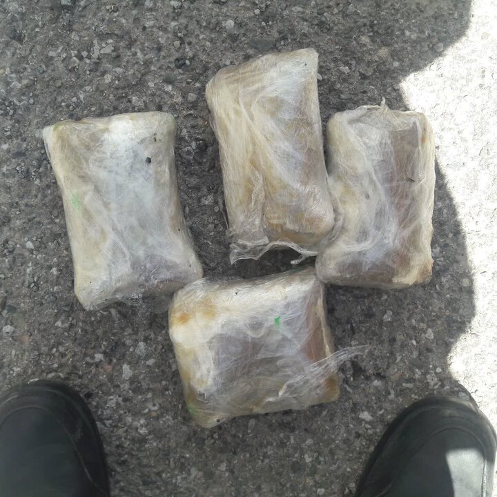 کشف ۴ کیلوگرم مواد مخدر در بار گوجه‌فرنگی در همدان