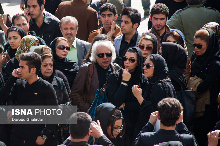 عسل بدیعی زنده است!