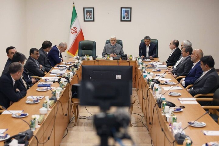عارف: برنامه‌های اقتصادی ایران باید متانسب با جایگاه یک قدرت بزرگ طراحی شود