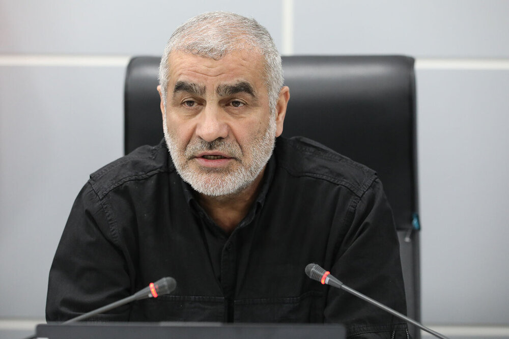 نیکزاد: صاحبان تریبون از بیان نکات اختلاف‌برانگیز خودداری کنند