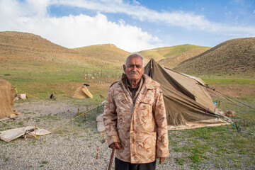 عشایر ایل قشقایی از طوایف «دره شوری»، «عمله»، «فارسیمدان»، «شش بلوکی»، «کشکولی کوچک» و «کشکولی بزرگ» قشقایی هستند که هرساله و در فصل بهار به شهرستان سمیرم در استان اصفهان کوچ می‌کنند.