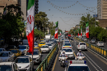 رژه خودرویی تاکسیرانان تهران برای بیعت با رهبر انقلاب