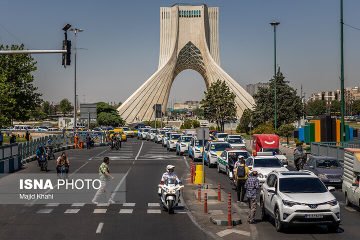 رژه خودرویی تاکسیرانان تهران برای بیعت با رهبر انقلاب