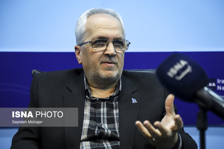 یک استاد دانشگاه: لذت حضور در حرم با «زیارت آنلاین» جایگزین نمی‌شود