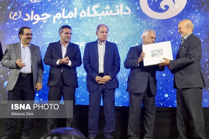 تجلیل از استاد پیشکسوت یزد در آیین نکوداشت مقام استاد در دانشگاه امام جواد(ع)
