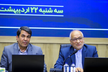  سیدحسین مرعشی ،دبیرکل حزب کارگزاران سازندگی ایران و استاندار سابق کرمان و محمد علی طالبی، استاندار در نشست هم‌اندیشی تداوم توسعه در شرایط بحران - کرمان