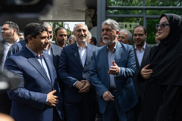 مراسم بهره‌وری ۱۰ کتابخانه سیار با حضور سید عباس صالحی، وزیر ارشاد و سید حمید پورمحمدی، رئیس سازمان برنامه و بودجه