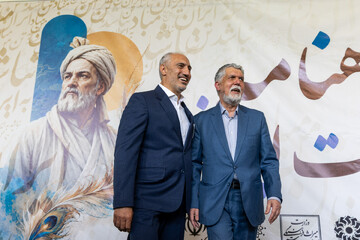 سید عباس صالحی، وزیر ارشاد و سید حمید پورمحمدی، رئیس سازمان برنامه و بودجه در مراسم پاسداشت حکیم فردوسی با عنوان «شاهنامه و هویت ایرانی»