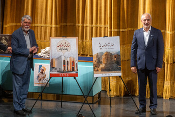 سید عباس صالحی، وزیر ارشاد و سید حمید پورمحمدی، رئیس سازمان برنامه و بودجه در مراسم پاسداشت حکیم فردوسی با عنوان «شاهنامه و هویت ایرانی»