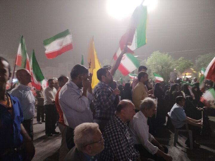 مشت‌هایی که زیر گردوغبار و طوفان هم نلرزید/ فریاد «انتقام با فرمان خامنه‌ای» در پیشوا 