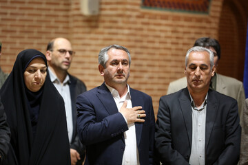 احد بیوته نماینده اردبیل، نمین، نیر و سرعین در مجلس شورای اسلامی و پروانه رضاقلیزاده مدیرکل فرهنگی و اجتماعی استانداری اردبیل در محفل شعر امین در اردبیل