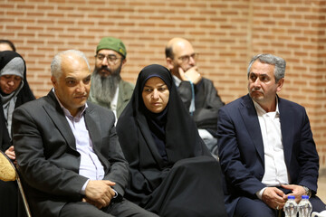 احد بیوته نماینده اردبیل، نمین، نیر و سرعین در مجلس شورای اسلامی، پروانه رضاقلیزاده مدیرکل فرهنگی و اجتماعی استانداری اردبیل و امیر رجبی مدیرکل فرهنگ و ارشاد اسلامی استان اردبیل در محفل شعر امین در اردبیل